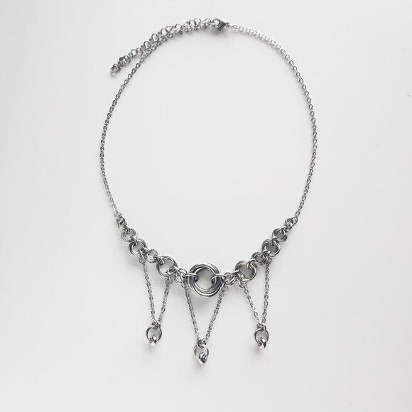 Vintage gothic vampire chandelier choker necklace with a small silver chain - Picture 5 of 7